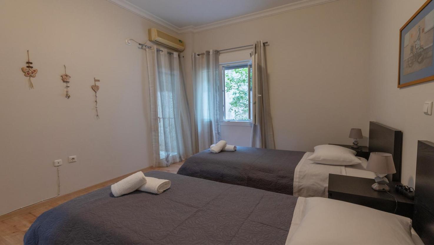 Entire Apt, 2 Bdrm, City Center Athens Luaran gambar