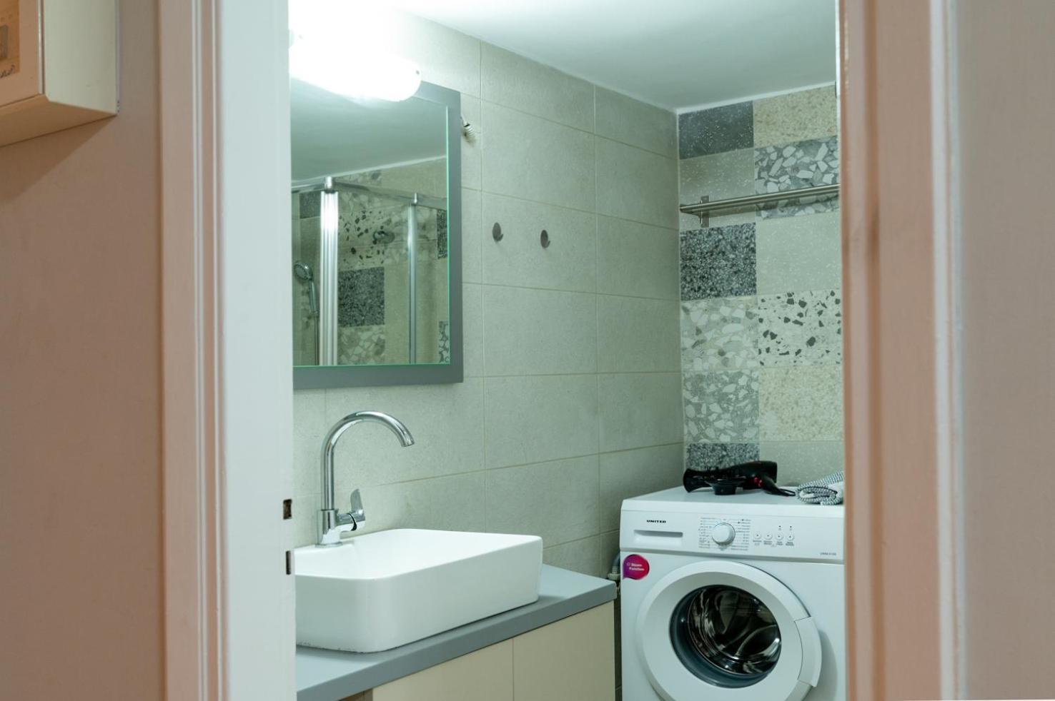 Entire Apt, 2 Bdrm, City Center Athens Luaran gambar